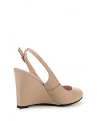 Светло-коричневые кожаные босоножки на танкетке от Covani