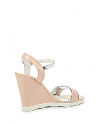 Светло-коричневые кожаные босоножки на танкетке от Ideal