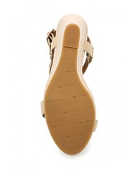 Светло-коричневые кожаные босоножки на танкетке от Lacoste