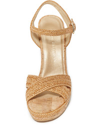 Светло-коричневые кожаные босоножки на танкетке от Stuart Weitzman