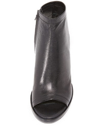 Женские светло-коричневые кожаные босоножки от DKNY