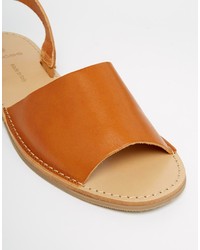 Светло-коричневые кожаные сандалии на плоской подошве от Pieces
