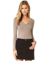 Женский светло-коричневый свитер с v-образным вырезом от 525 America