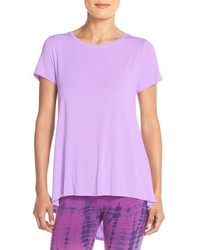 Светло-фиолетовая футболка с круглым вырезом