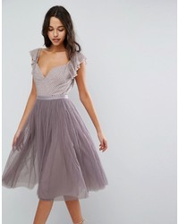 Светло-фиолетовое платье-миди из фатина от Needle & Thread