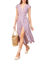 Светло-фиолетовое платье с запахом