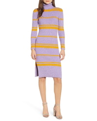 Светло-фиолетовое платье-свитер с принтом