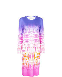 Светло-фиолетовое платье-футляр с принтом тай-дай