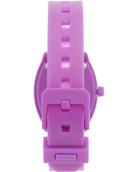 Женские светло-фиолетовые резиновые часы от Nixon
