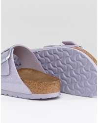 Светло-фиолетовые сандалии на плоской подошве от Birkenstock