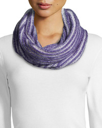 Светло-фиолетовый вязаный шарф