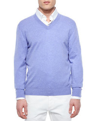Светло-фиолетовый свитер с v-образным вырезом