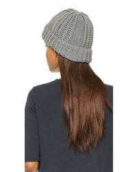 Женская серая вязаная шапка