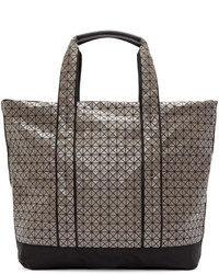 Мужская серая дорожная сумка из плотной ткани с геометрическим рисунком от Bao Bao Issey Miyake