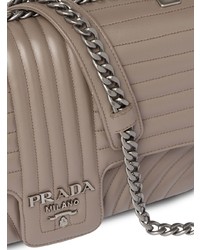 Серая кожаная стеганая сумка через плечо от Prada