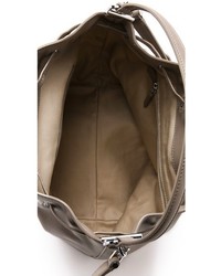 Серая кожаная сумка-мешок от Tory Burch