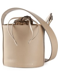 Серая кожаная сумка-мешок от Victoria Beckham