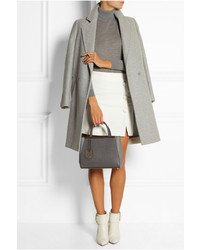 Серая кожаная сумочка от Fendi