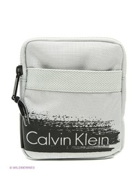 Серая сумка почтальона от Calvin Klein