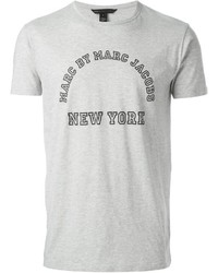 Мужская серая футболка с круглым вырезом с принтом от Marc by Marc Jacobs