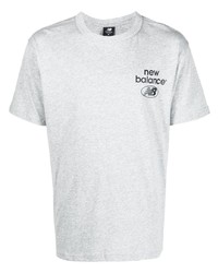 Мужская серая футболка с круглым вырезом с принтом от New Balance