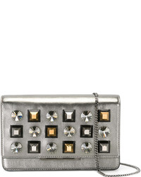 Серебряная кожаная сумка через плечо с шипами от Fendi