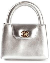 Серебряная кожаная сумочка от Chanel