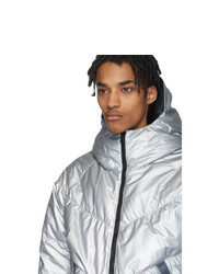 Мужская серебряная куртка-пуховик от Nike