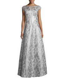 Серебряное вечернее платье с цветочным принтом