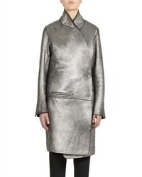 Серебряное кожаное пальто