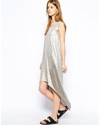 Серебряное платье прямого кроя от Minimum