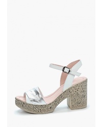 Серебряные кожаные босоножки на каблуке от Pierre Cardin