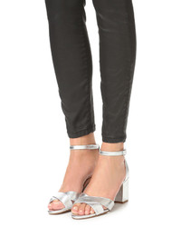 Женские серебряные кожаные босоножки от Steven