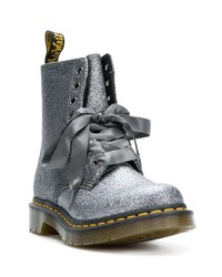 Женские серебряные кожаные ботинки на шнуровке от Dr. Martens