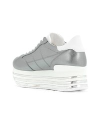 Серебряные кожаные кроссовки на танкетке от Hogan