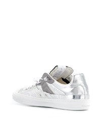 Мужские серебряные кожаные низкие кеды от Maison Margiela