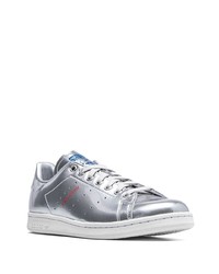 Мужские серебряные кожаные низкие кеды от adidas