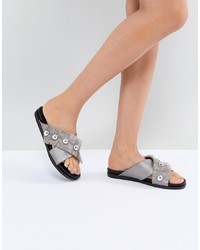 Серебряные кожаные сандалии на плоской подошве с украшением от LOST INK