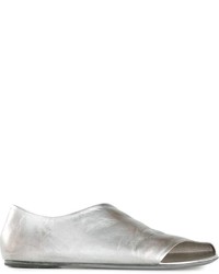 Серебряные кожаные сандалии на плоской подошве от Marsèll
