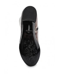 Серебряные кожаные сапоги от Grand Style