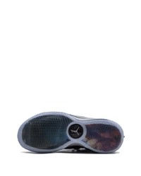 Мужские серебряные кроссовки от Jordan