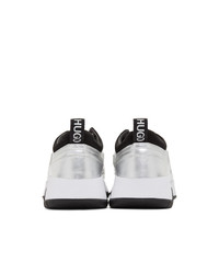 Мужские серебряные кроссовки от Hugo