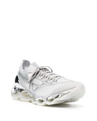 Мужские серебряные кроссовки от Mizuno