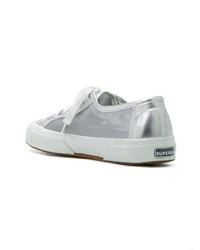 Женские серебряные низкие кеды от Superga