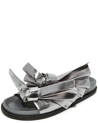 Серебряные сандалии на плоской подошве от Cédric Charlier