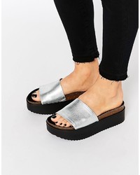 Серебряные сандалии на плоской подошве от Pull&Bear