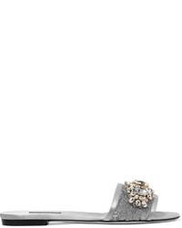 Серебряные сатиновые сандалии на плоской подошве с украшением от Dolce & Gabbana