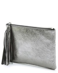 Серебряный кожаный клатч от Monserat De Lucca