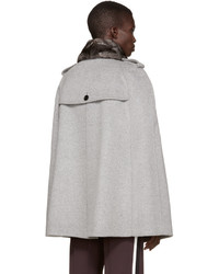Серое пальто-накидка от Burberry