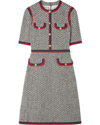 Серое твидовое платье прямого кроя с украшением от Gucci